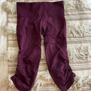women’s purple LULULEMON capri leggings SIZE SMALL